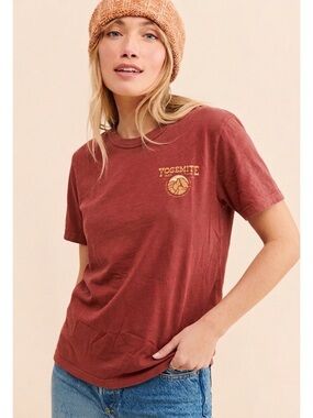 PARKS PROJECT Yosemite National Park Canyon Red T-Shirt Size Medium